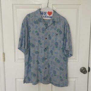 Tommy Bahama 100% silk men’s medium button up shirt